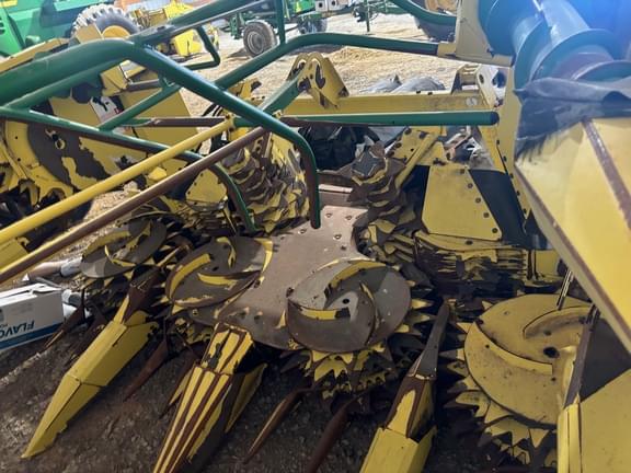Image of John Deere 686 Primary image