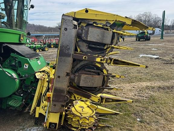 Image of John Deere 688 equipment image 4