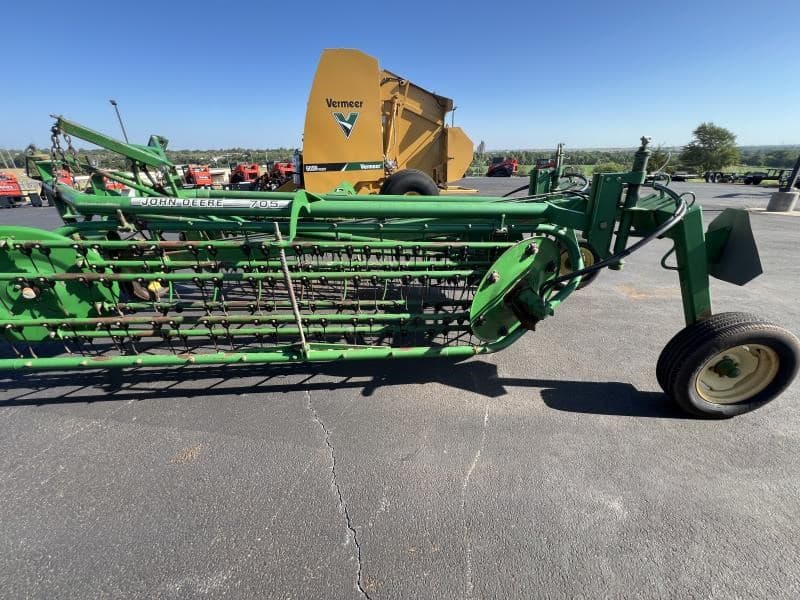 Image of John Deere 705 Image 0