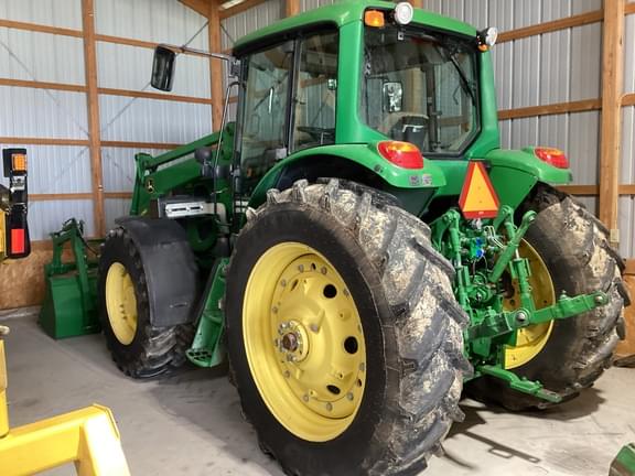 Image of John Deere 7130 Premium Image 0
