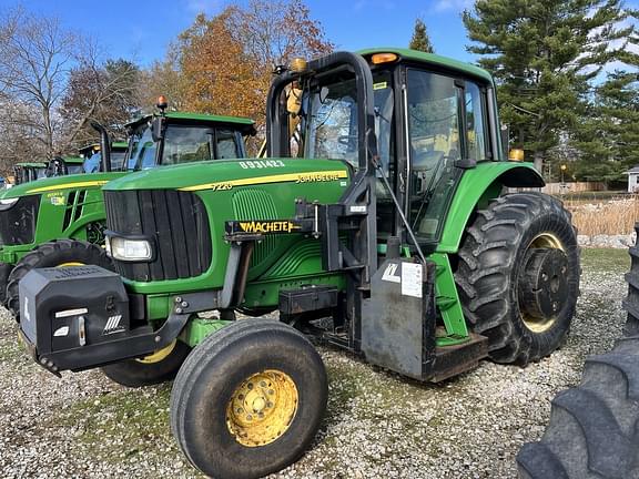 Image of John Deere 7220 equipment image 2