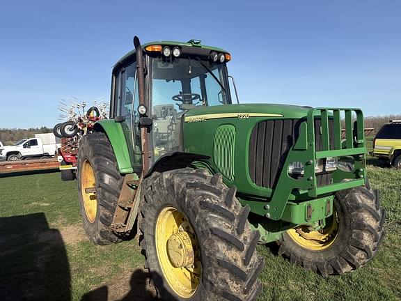 Image of John Deere 7220 Primary image