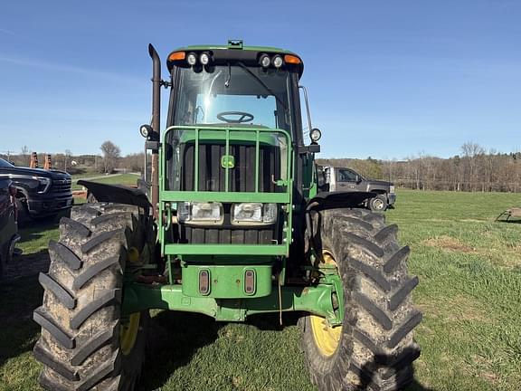 Image of John Deere 7220 equipment image 2