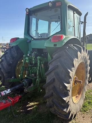 Image of John Deere 7220 equipment image 3
