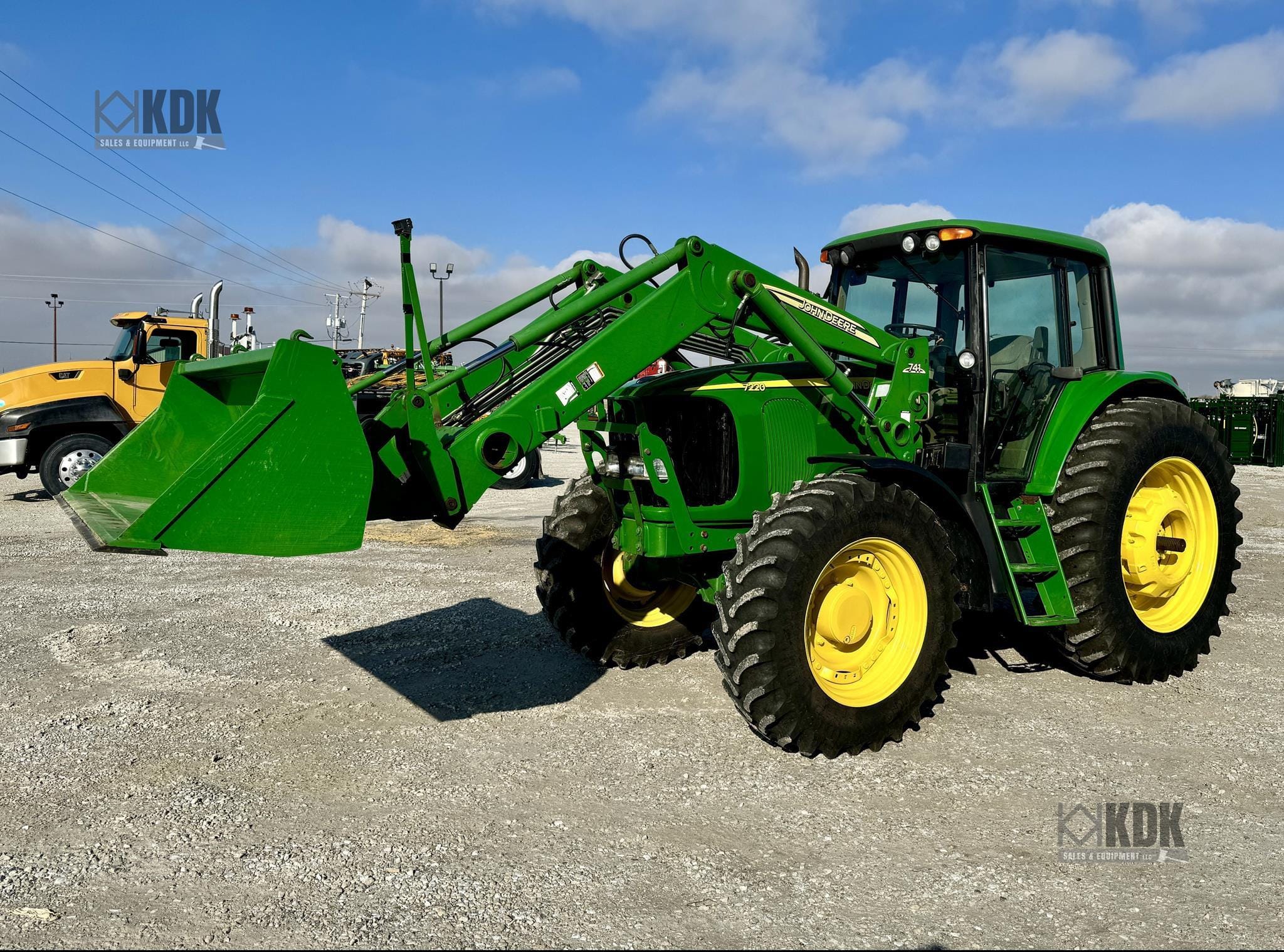 2004 John Deere 7220 Equipment Image0