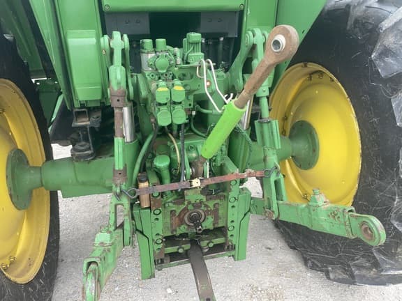 Image of John Deere 7220 equipment image 4