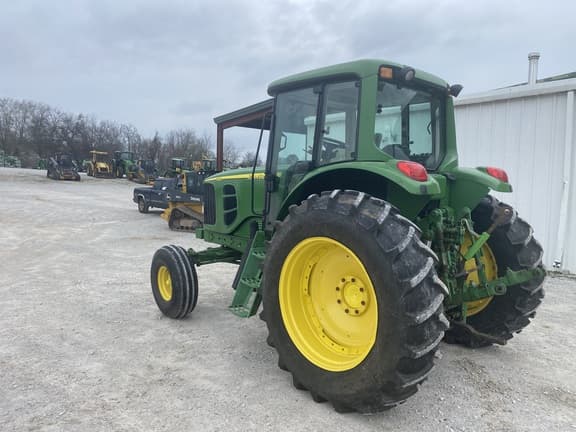 Image of John Deere 7220 equipment image 2