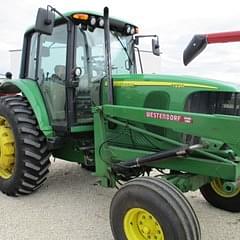 Image of John Deere 7220 equipment image 2