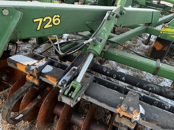 Image of John Deere 726 equipment image 3