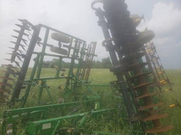 2004 John Deere 726 Image