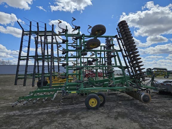 Image of John Deere 726 equipment image 3