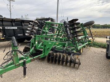 Main image John Deere 726