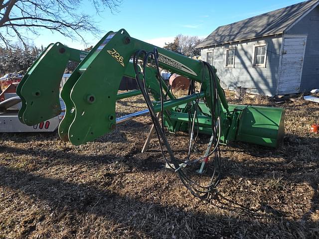 Image of John Deere 726 equipment image 2