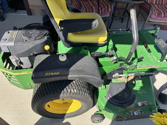 Image of John Deere 727A equipment image 4