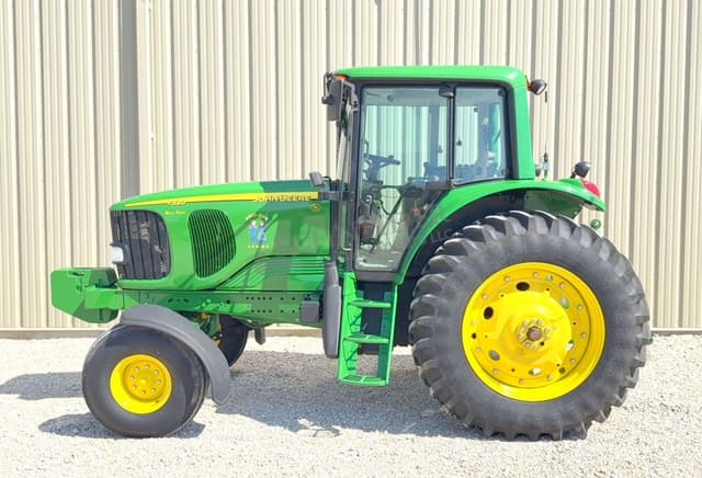 Image of John Deere 7320 equipment image 3