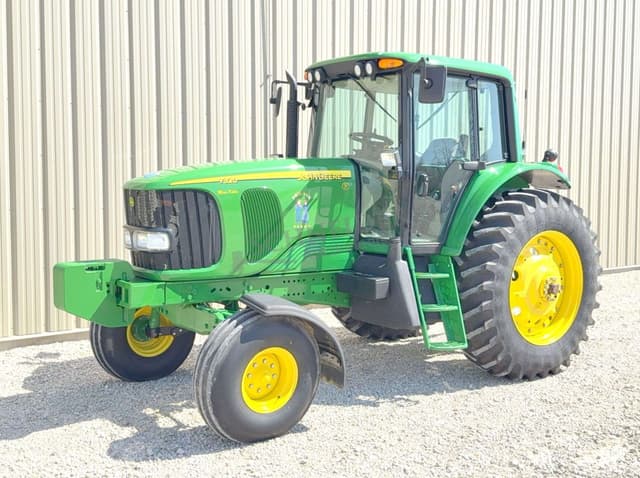 Image of John Deere 7320 equipment image 1