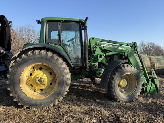 Image of John Deere 7320 equipment image 3