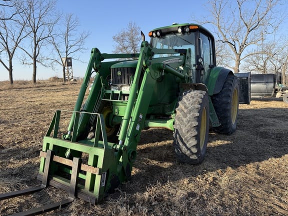 2004 John Deere 7320 Equipment Image0