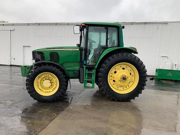 Image of John Deere 7320 equipment image 1