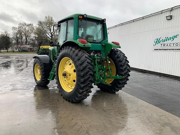 Image of John Deere 7320 equipment image 2