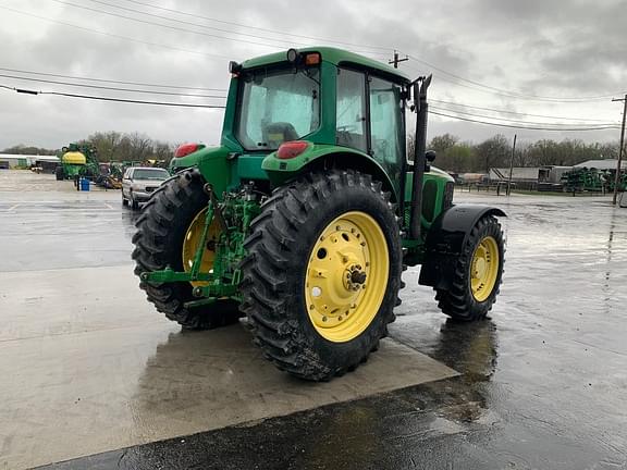 Image of John Deere 7320 equipment image 4