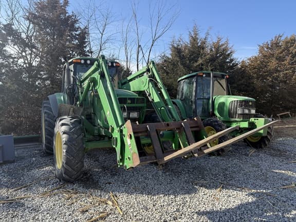 Image of John Deere 7320 equipment image 3