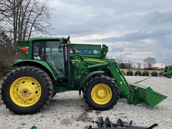 Image of John Deere 7320 equipment image 1