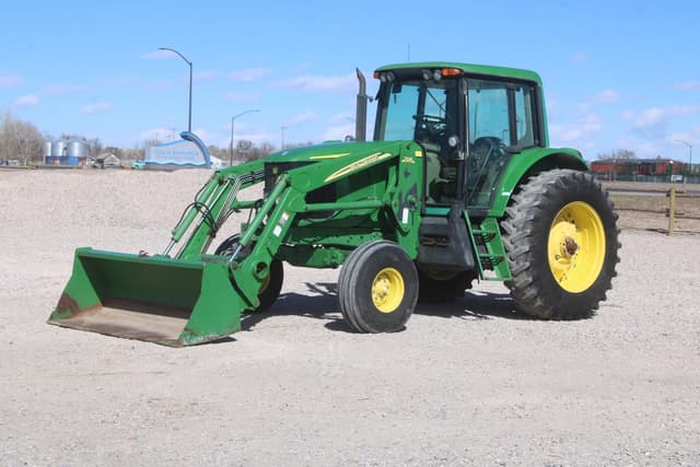 Image of John Deere 7320 equipment image 1