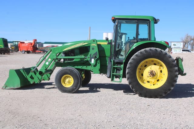 Image of John Deere 7320 equipment image 3