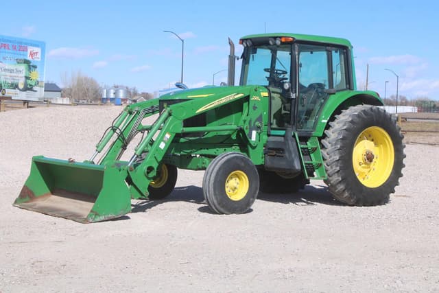 Image of John Deere 7320 equipment image 2