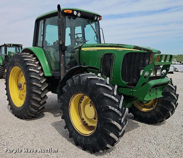 Image of John Deere 7320 equipment image 2