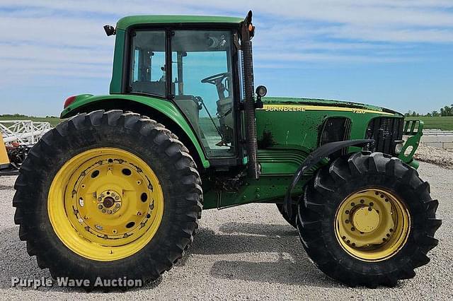 Image of John Deere 7320 equipment image 3