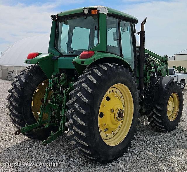 Image of John Deere 7320 equipment image 4