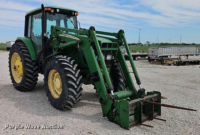 Image of John Deere 7320 equipment image 2
