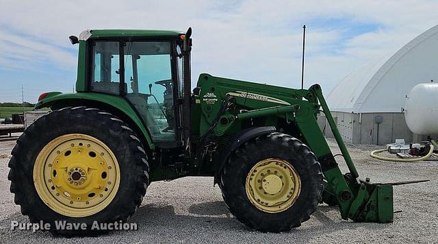 Image of John Deere 7320 equipment image 3