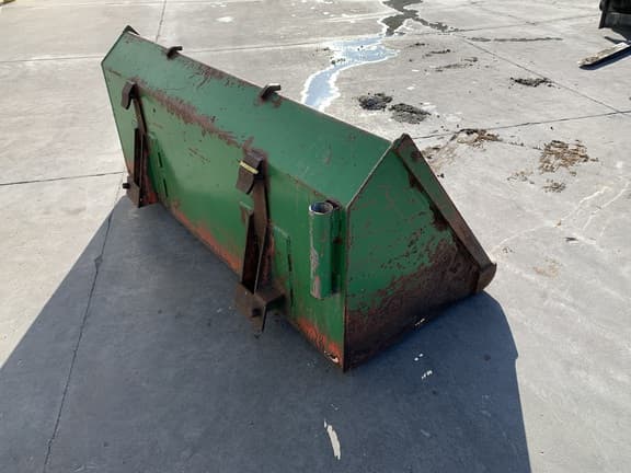 Image of John Deere Bucket equipment image 2