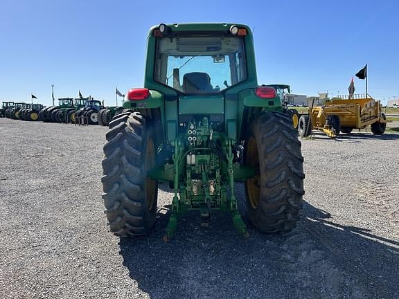 Image of John Deere 7420 equipment image 3