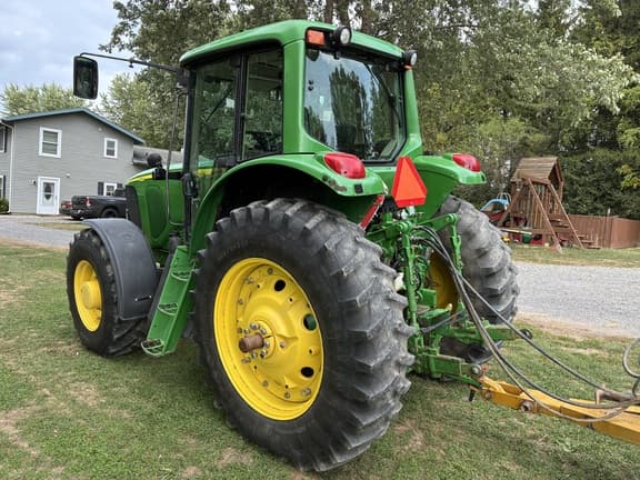 Image of John Deere 7420 equipment image 3