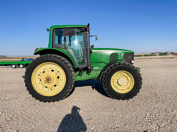 Image of John Deere 7420 equipment image 3