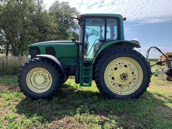 Image of John Deere 7420 equipment image 1