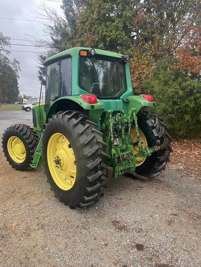 Image of John Deere 7420 equipment image 4