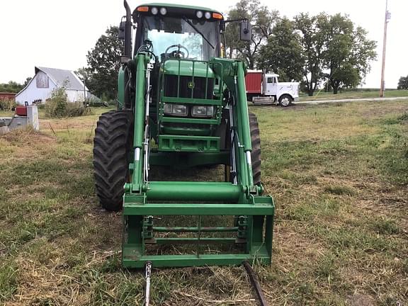 Image of John Deere 7420 equipment image 2