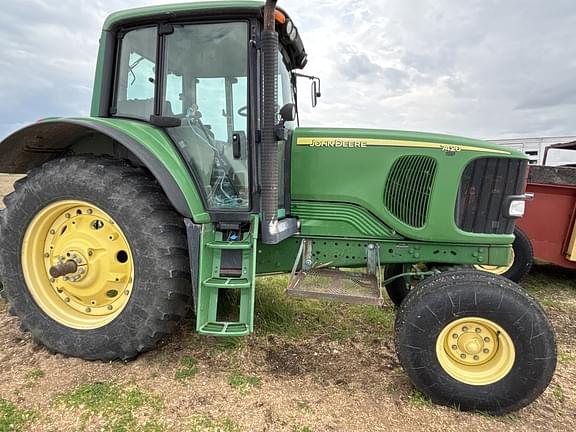 Image of John Deere 7420 equipment image 1