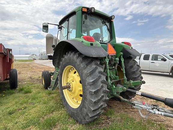 Image of John Deere 7420 equipment image 3