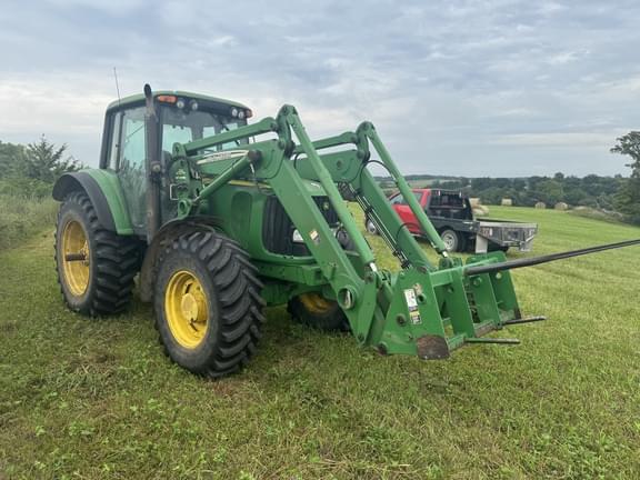 Image of John Deere 7420 equipment image 1