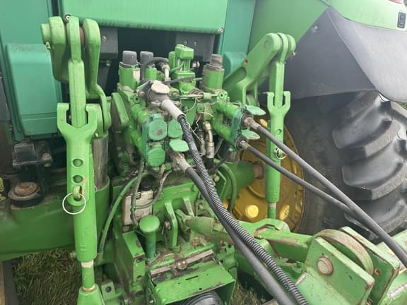 Image of John Deere 7420 equipment image 4
