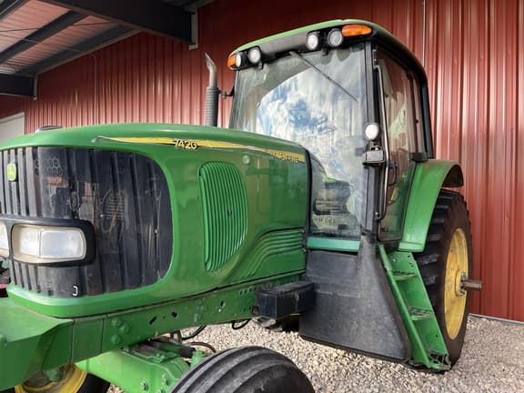 Image of John Deere 7420 equipment image 2