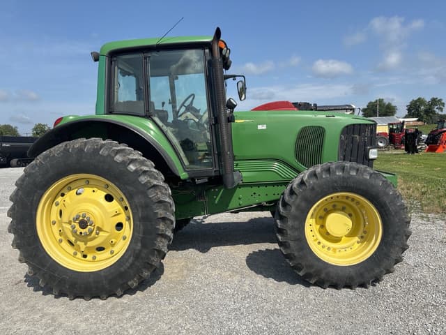 Image of John Deere 7420 equipment image 1