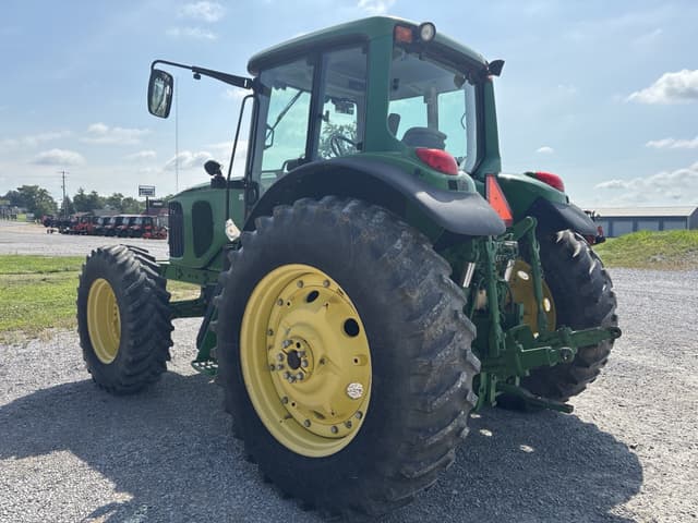 Image of John Deere 7420 equipment image 4