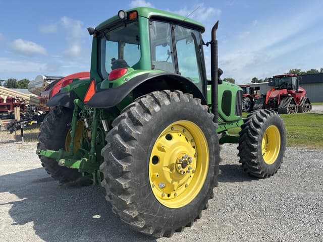 Image of John Deere 7420 equipment image 2